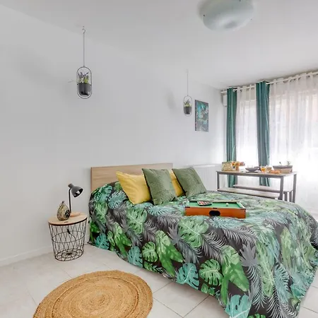 Au Pied Du Metro Créteil